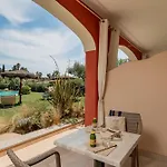 Mariposas מלון 3*